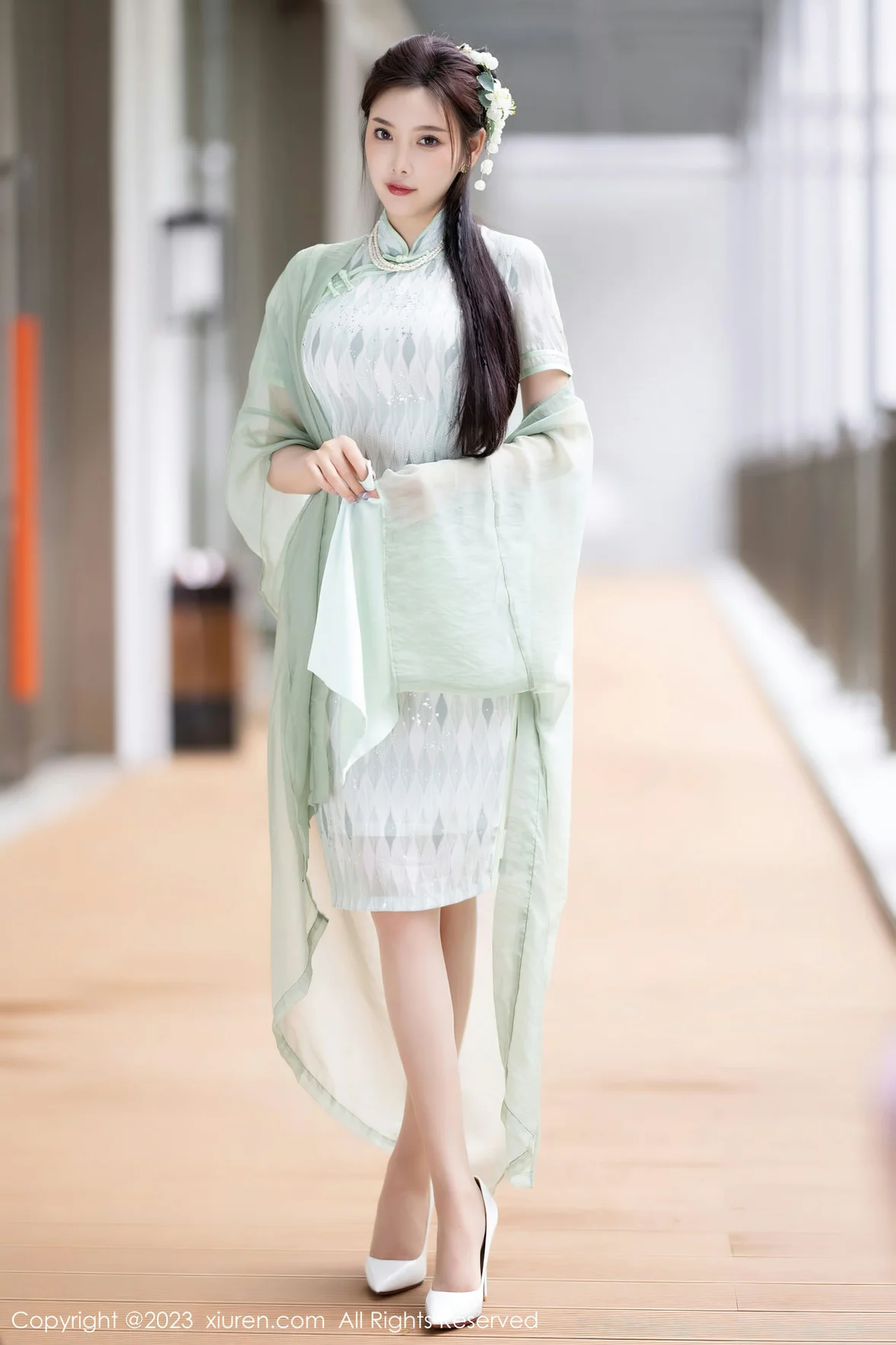 XiuRen 秀人 No.6983 杨晨晨Yome 淡绿色旗袍性感写真 [85P]插图1