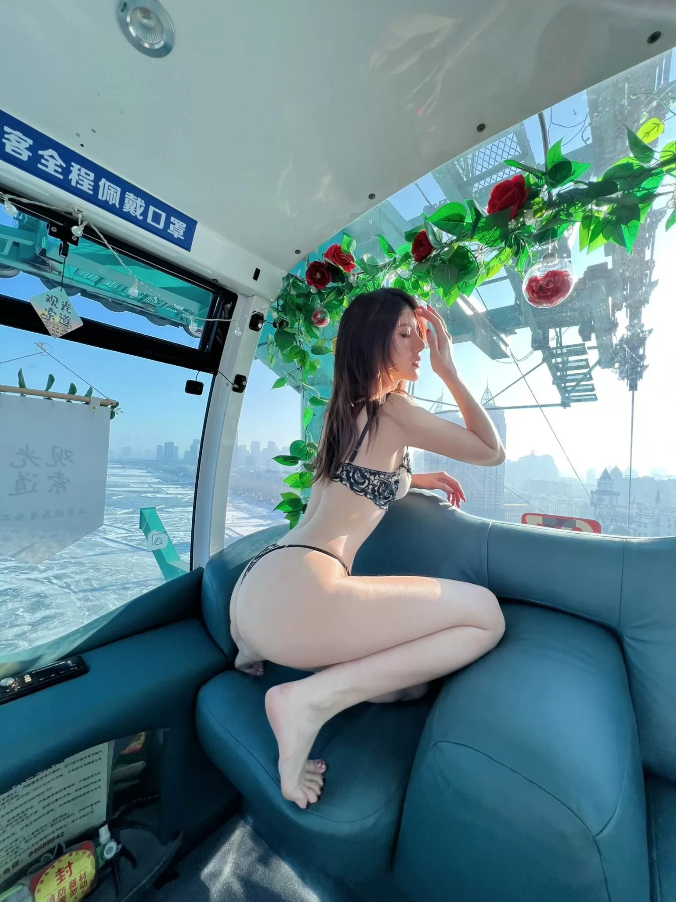就是阿朱啊 – 微密圈 红肚兜+下班地铁+乘务员+缆车 [58P]插图22